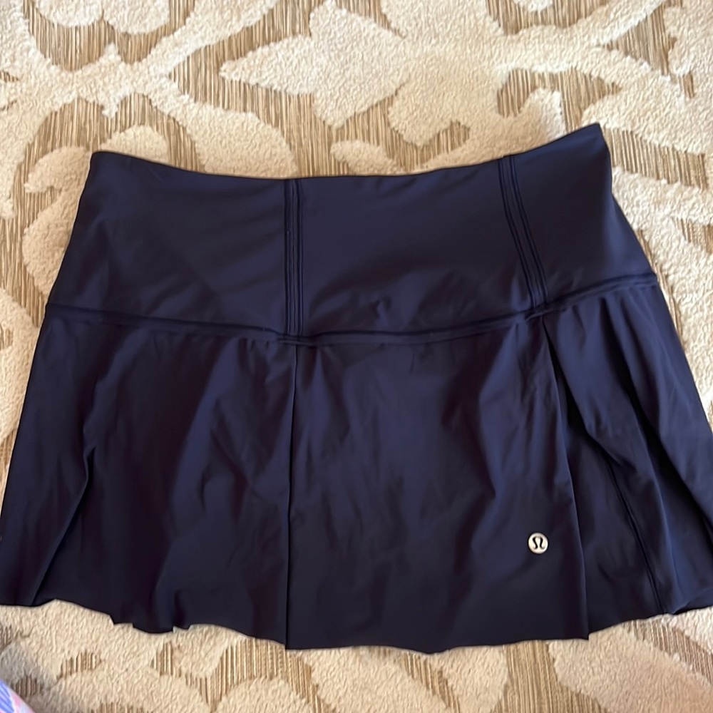 Lululemon tennis skirt - medium